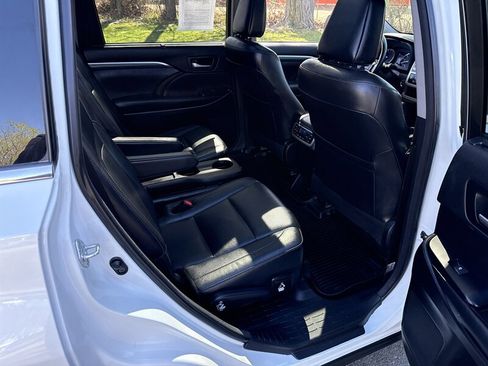Used 2018 Toyota Highlander Limited Platinum image 17