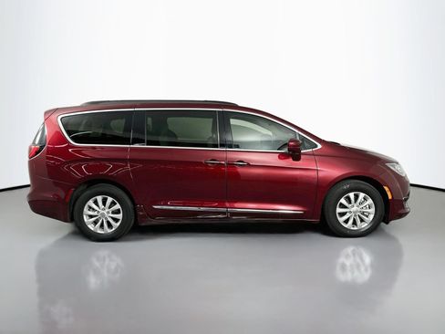 Used 2017 Chrysler Pacifica Touring-L FWD image 8