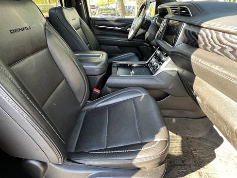 Used 2022 GMC Yukon XL Denali w/ Advanced Technology Package image 46