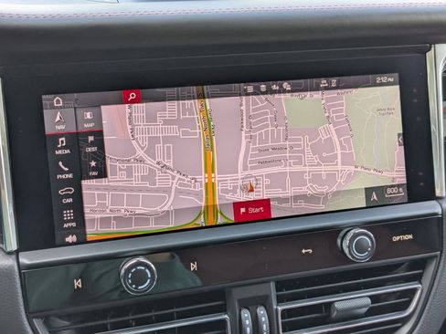 Certified 2025 Porsche Macan image 17