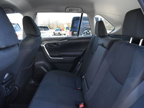 Used 2021 Toyota RAV4 LE image 15