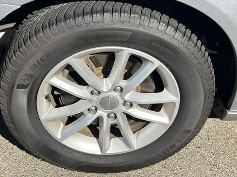 Used 2019 Dodge Grand Caravan SXT image 17