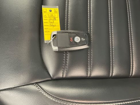 Used 2024 Ford Edge SEL AWD/4WD image 25