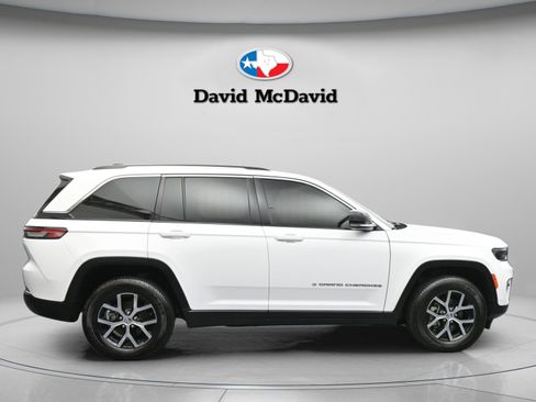 Used 2023 Jeep Grand Cherokee Limited w/ Luxury Tech Group II AWD/4WD image 9