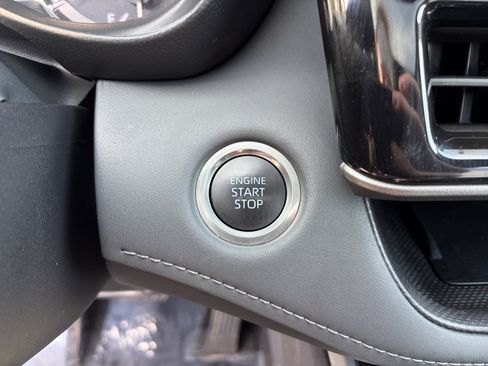 Used 2025 Toyota Highlander XLE AWD/4WD image 20