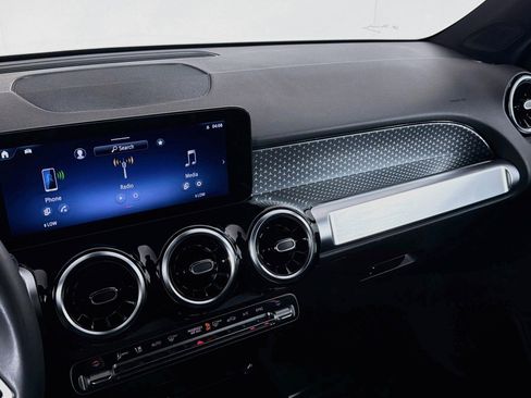 Used 2026 Mercedes-Benz GLB 250 image 20
