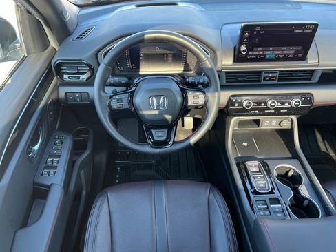 Used 2025 Honda Pilot Black Edition image 14