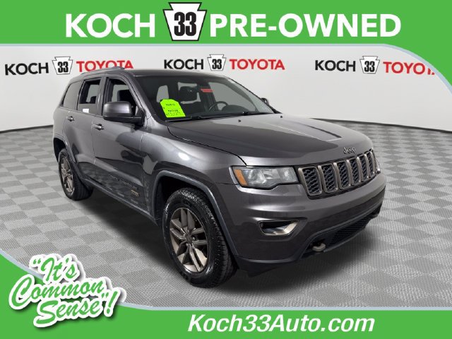 Used 2017 Jeep Grand Cherokee Laredo AWD/4WD image 1