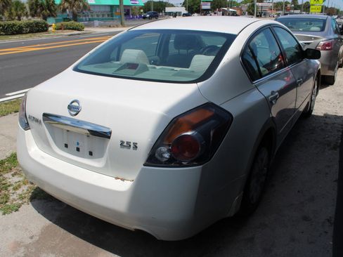 Used 2011 Nissan Altima 2.5 S FWD image 4