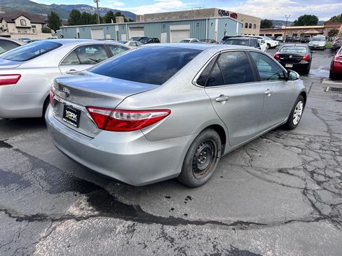 Used 2016 Toyota Camry LE FWD image 3