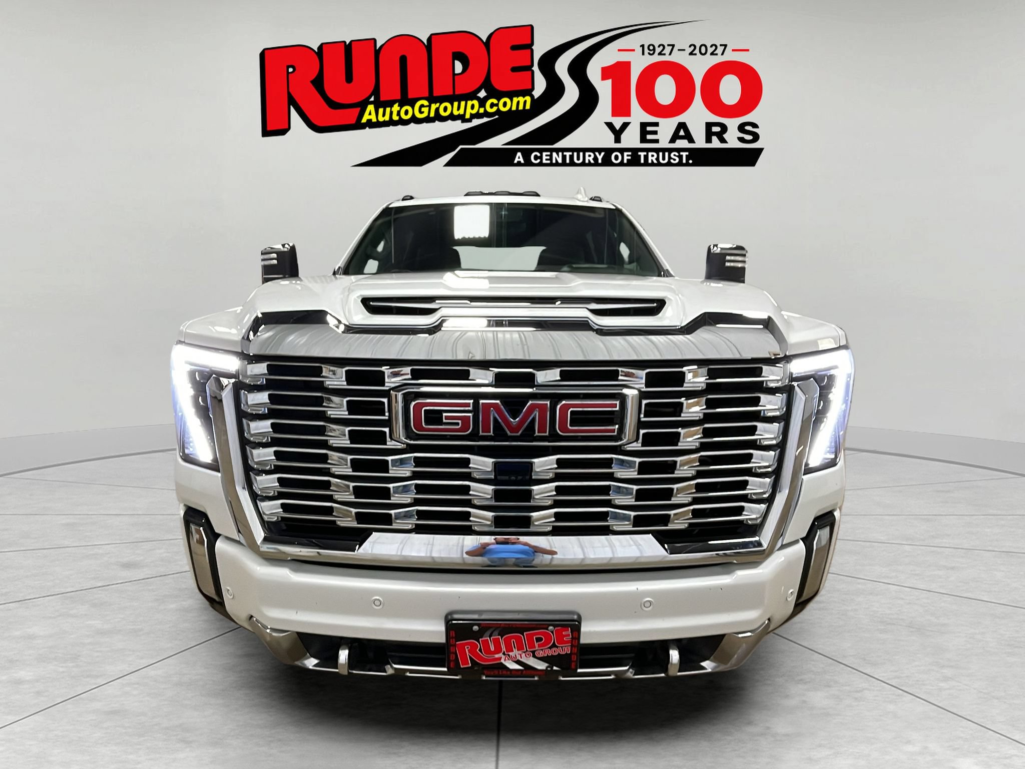Used 2024 GMC Sierra 2500 Denali w/ Denali Reserve Package AWD/4WD image 3