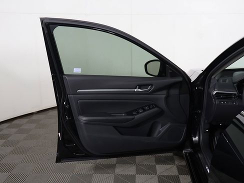 Used 2024 Nissan Altima 2.5 SL FWD image 21