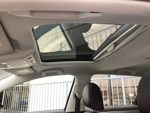 Used 2016 Volkswagen Golf SE w/ Lighting Package image 30