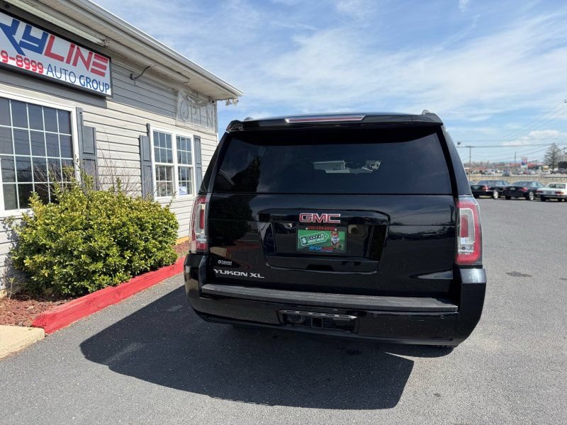 Used 2018 GMC Yukon XL SLT w/ HD Trailering Package AWD/4WD image 6