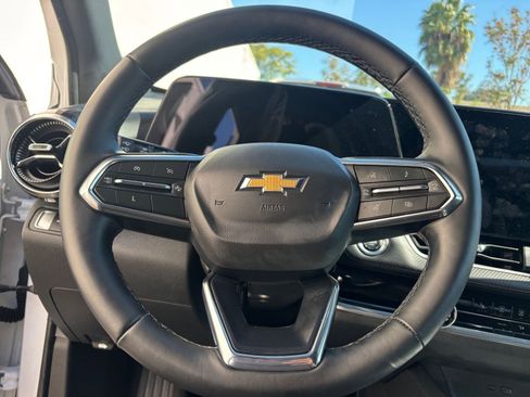 Used 2025 Chevrolet Equinox LT image 28