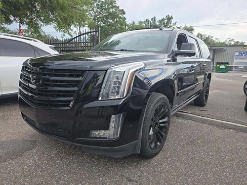 Used 2018 Cadillac Escalade ESV Platinum AWD/4WD image 2