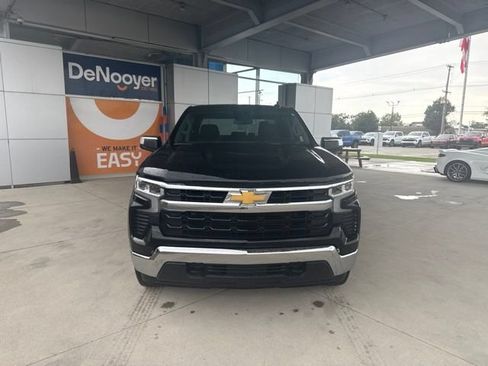 Used 2023 Chevrolet Silverado 1500 LT AWD/4WD image 3