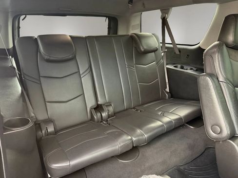Used 2019 Cadillac Escalade ESV Luxury image 30