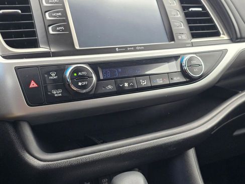 Used 2019 Toyota Highlander SE AWD/4WD image 26
