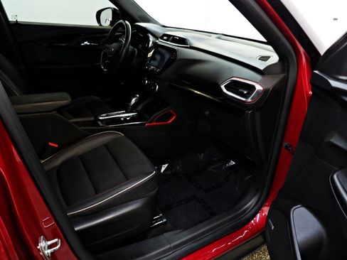 Used 2021 Chevrolet TrailBlazer RS w/ Sun and Liftgate Package image 13