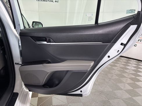 Used 2024 Toyota Camry SE image 24