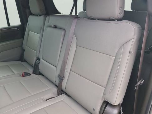 Used 2024 Chevrolet Suburban LT RWD image 15