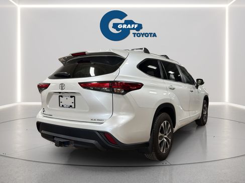 Used 2023 Toyota Highlander XLE AWD/4WD image 8