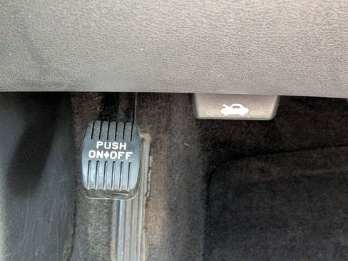 Used 2014 Dodge Challenger SXT RWD image 27