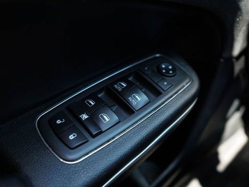 Used 2019 Chrysler 300 Limited w/ Safetytec Plus Group image 26