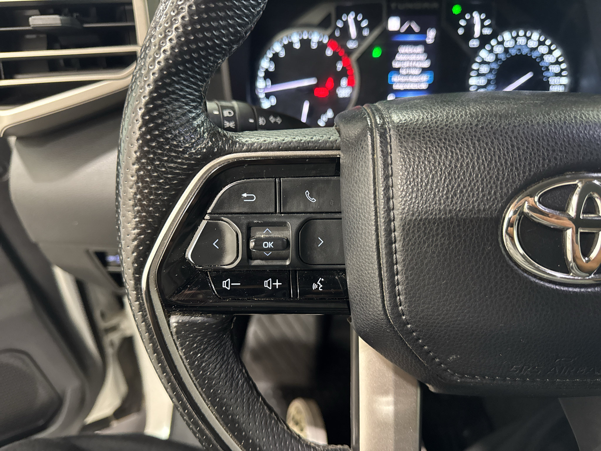 Used 2023 Toyota Tundra Limited w/ TRD Off-Road Package AWD/4WD image 27