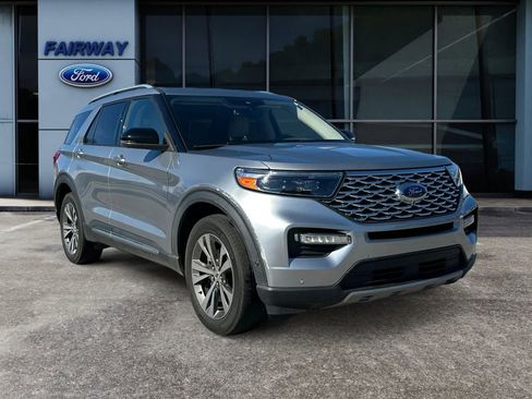Used 2020 Ford Explorer Platinum w/ Premium Technology Package image 2