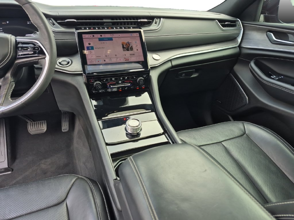 Used 2023 Jeep Grand Cherokee Overland RWD image 11