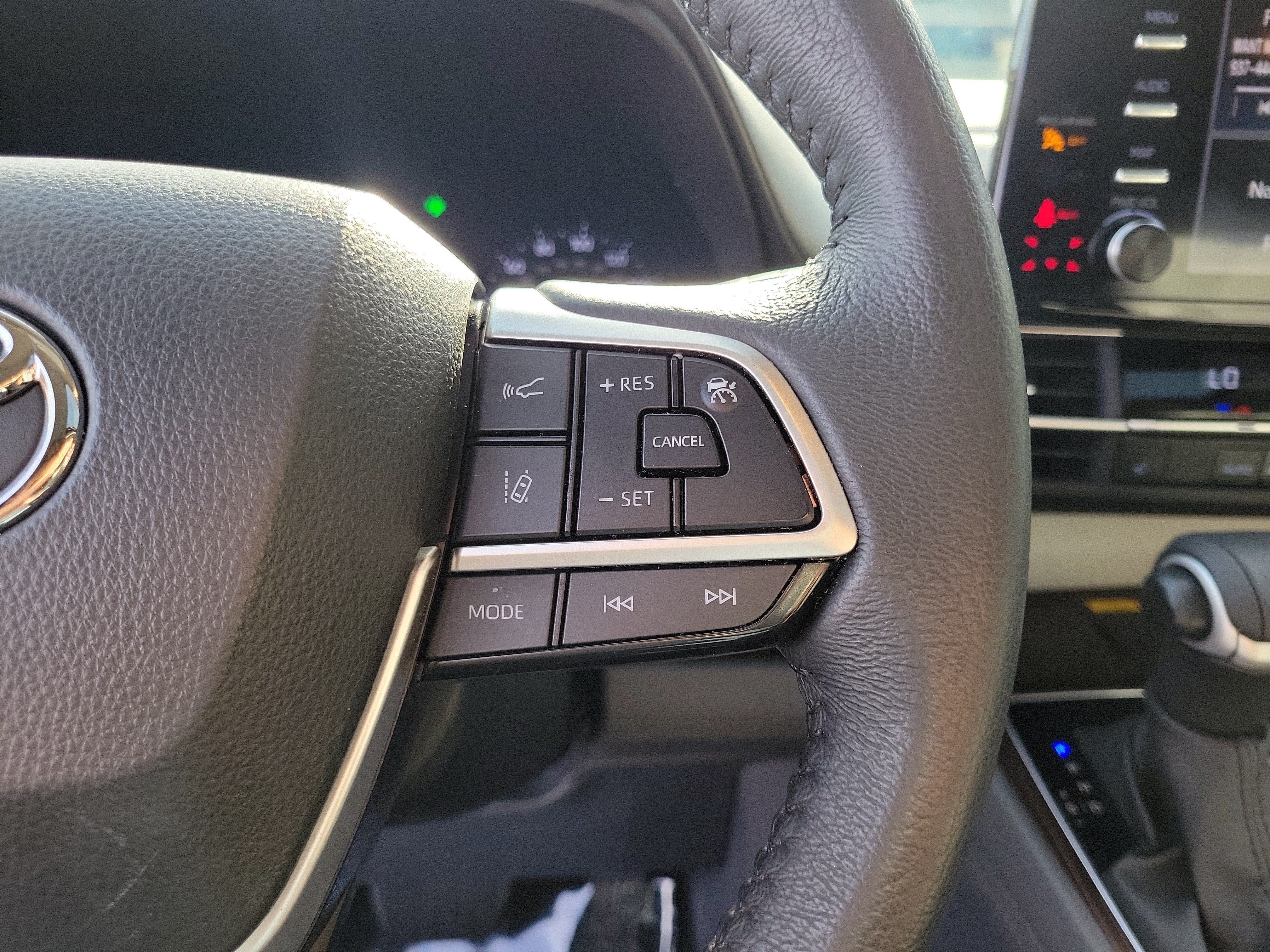 Used 2023 Toyota Sienna XLE w/ XLE Plus Package AWD/4WD image 23