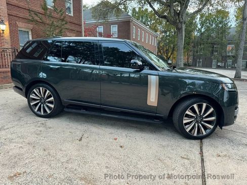 Used 2025 Land Rover Range Rover SV AWD/4WD image 7