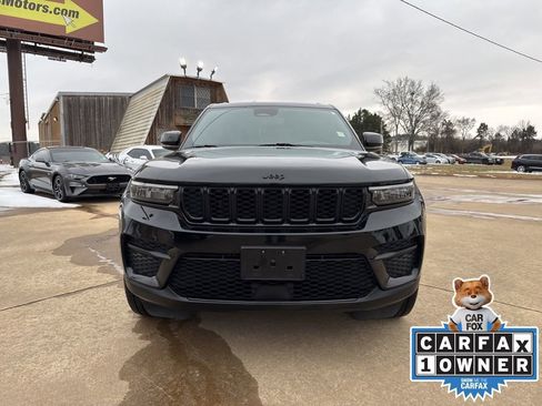 Certified 2023 Jeep Grand Cherokee Altitude image 2