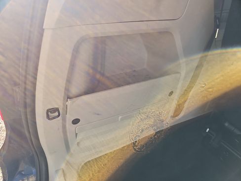 Used 2013 Chrysler Town & Country Touring image 11