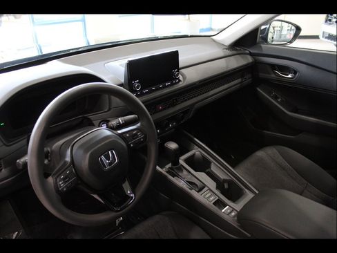 Certified 2025 Honda Accord LX image 13