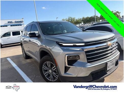 Used 2025 Chevrolet Traverse LT w/ Driver Confidence Package FWD image 5