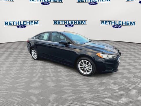 Used 2020 Ford Fusion SE image 2