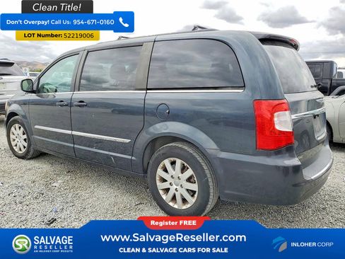 Used 2013 Chrysler Town & Country Touring FWD image 3