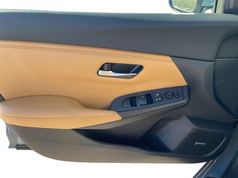 Used 2025 Nissan Sentra SV w/ SV Premium Package image 21