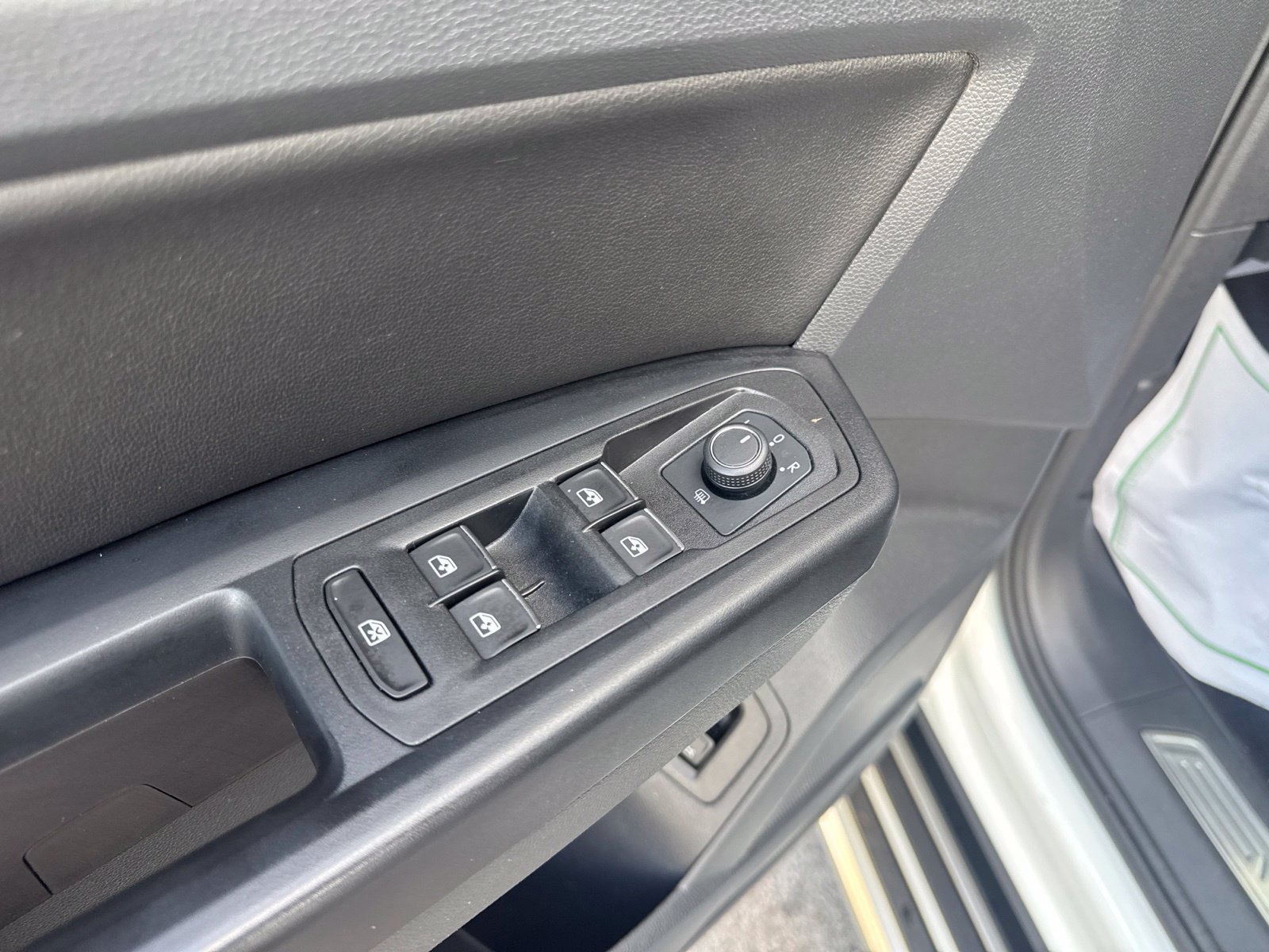 Used 2019 Volkswagen Atlas SEL FWD image 23