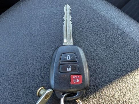 Used 2018 Toyota Tacoma SR5 image 28