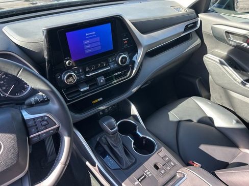 Used 2024 Toyota Highlander XLE image 33