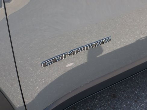 Used 2019 Jeep Compass Limited AWD/4WD image 8