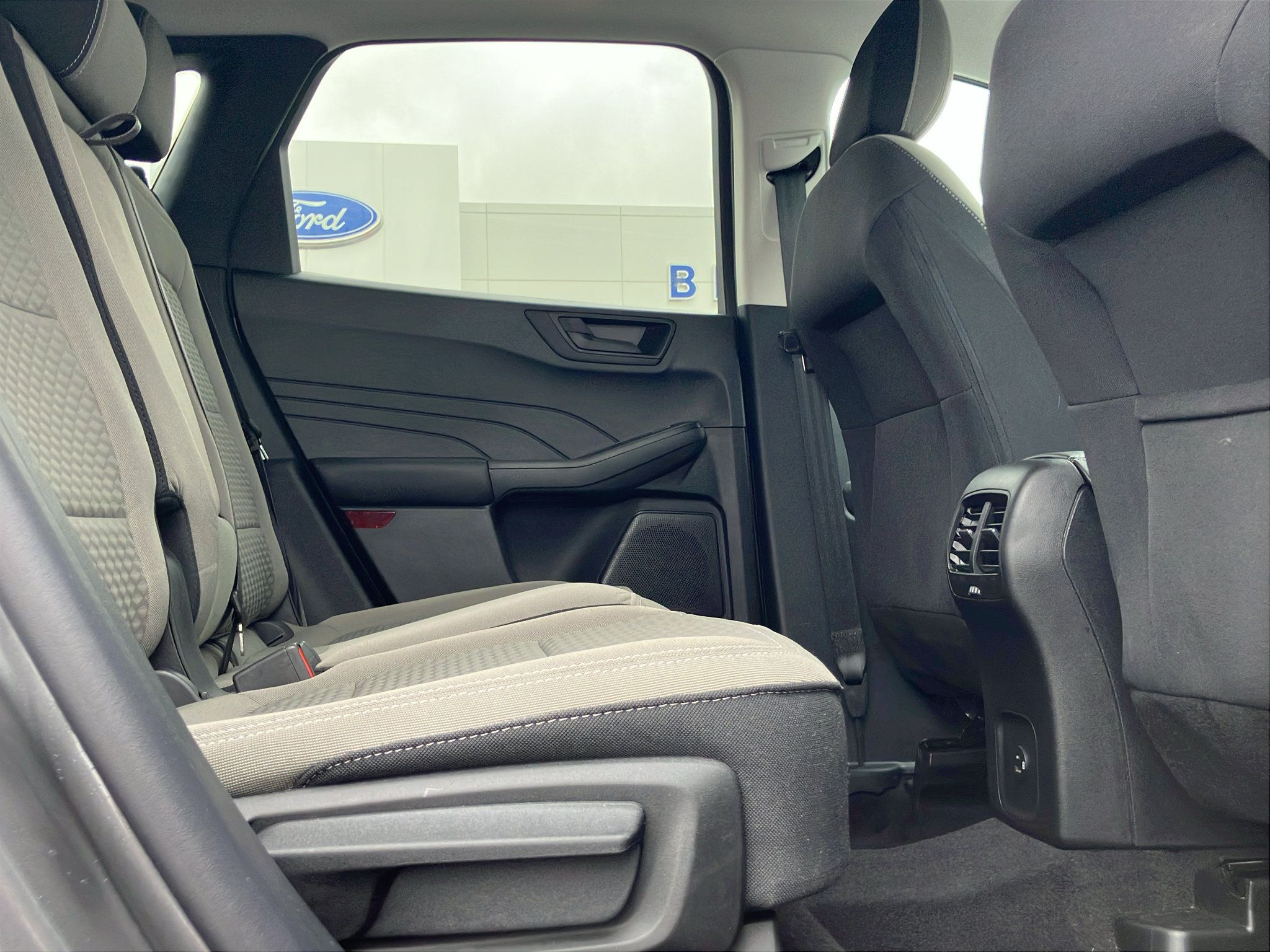 Used 2022 Ford Escape SE w/ SE Sport Appearance Package FWD image 31