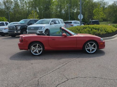 Used 2004 MAZDA MX-5 Miata MAZDASPEED w/ Grand Touring Pkg RWD image 9