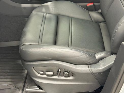 Certified 2024 Porsche Cayenne Coupe image 25