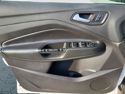 Used 2017 Ford Escape SE w/ Equipment Group 201A FWD image 24
