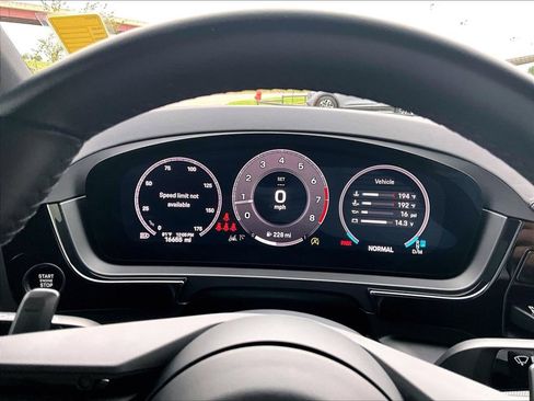 Certified 2024 Porsche Cayenne Coupe AWD/4WD image 25